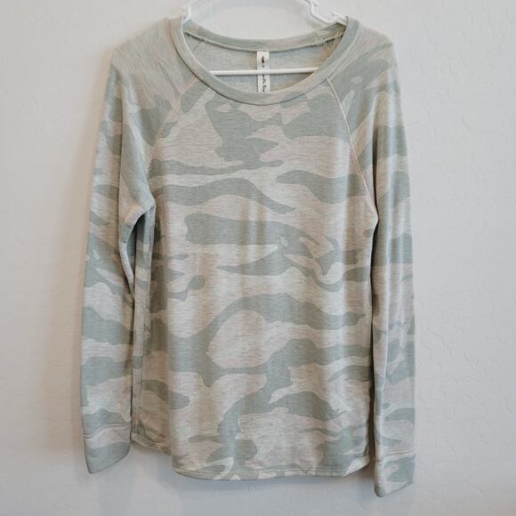 NWOT Vanilla Bay Camo Print Long Sleeves Pullover Sweatshirt Very Soft - Picture 2 of 7